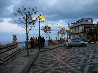 La piazza di Castelmola