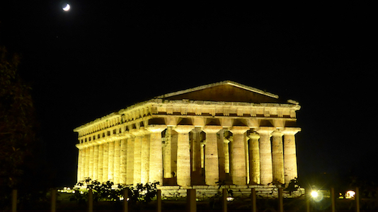 Tempio di Nettuno di notte